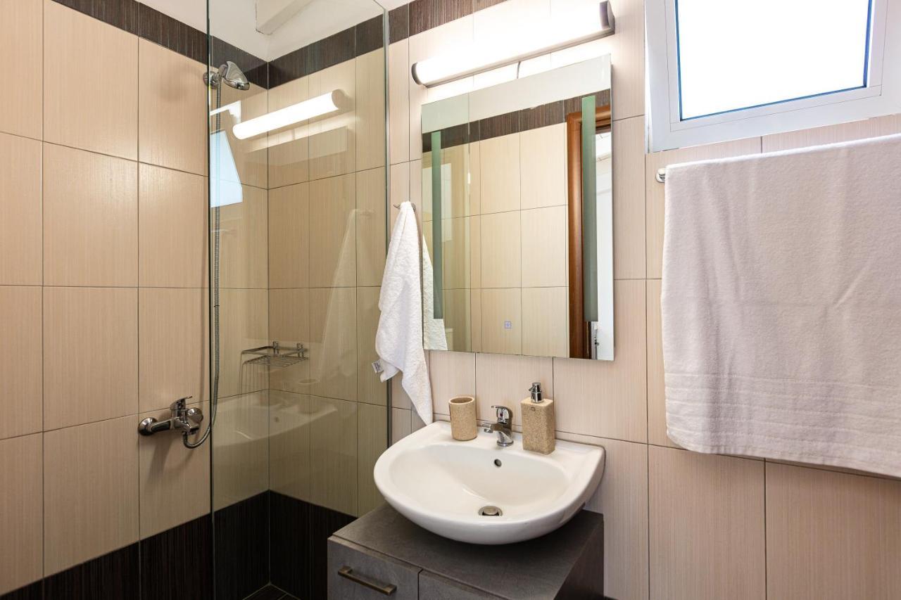 Gramvella Resort アデリアノス・カンポス エクステリア 写真